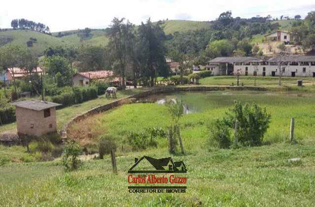 Sitio com 14 alqueires de área tratoravel e rico em água na cidade de  Pinhalzinho-SP. 